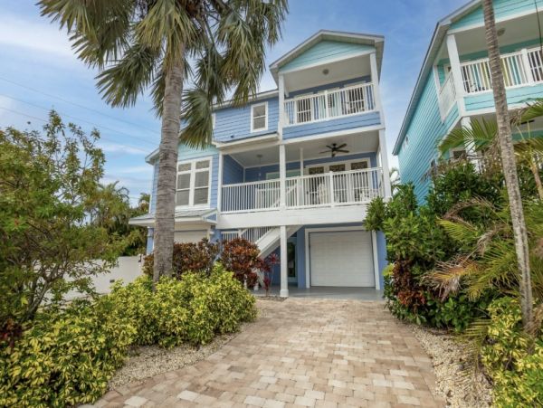 Luxury Coastal Retreat in Holmes Beach Sleeps 8